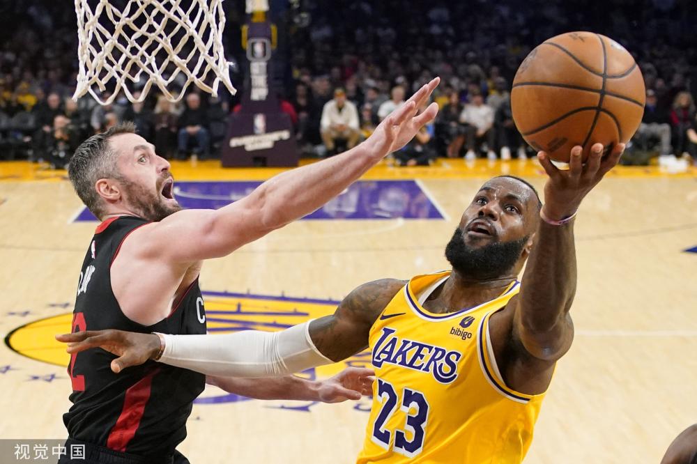 美职联-十人迈阿密100分钟绝平2-2纽约城 梅西助攻双响.