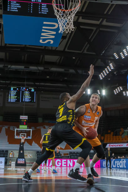 乌度卡：并不介意比赛火药味这就是我们的风格 球队需要申京积极进攻劲头